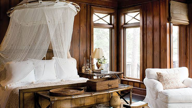 Cozy Bedroom Design Ideas with Canopy Beds and Soft Ambient Lighting