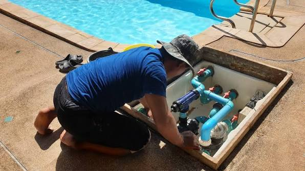 Pool Maintenance Improvement Ideas That Reduce Cleaning Time and Repair Expenses